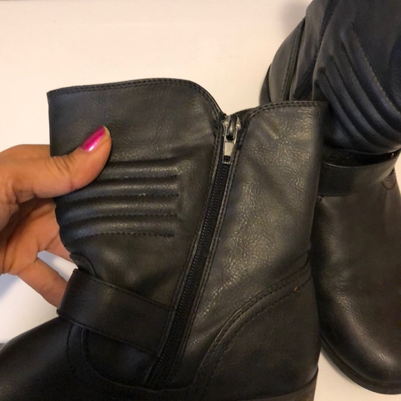 Boots - Picture 4 of 4